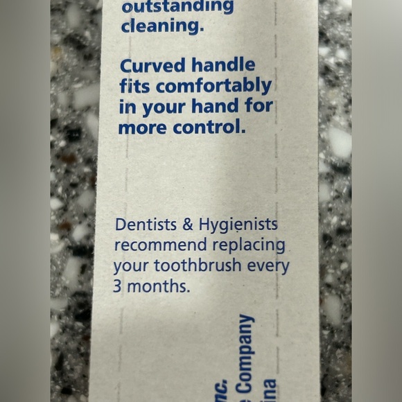 NEW Bundle of 3 COLGATE Wave Soft Ultra Toothbrushes - Picture 4 of 5